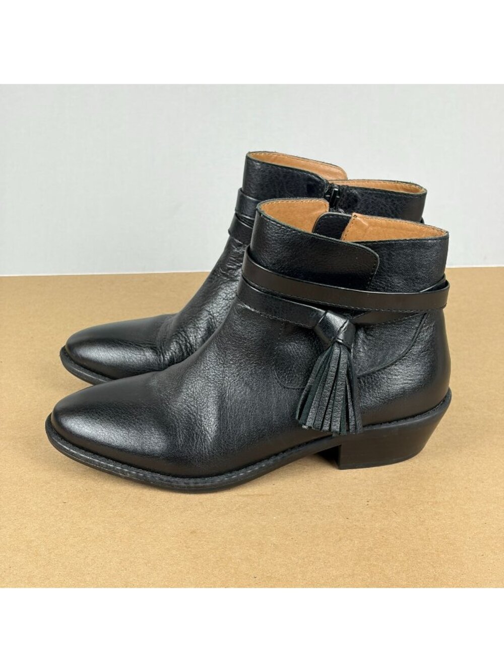 Sofft Blake Leather Ankle Boots Womens 6.5 Side Zip Tassel Detail Casual Comfort